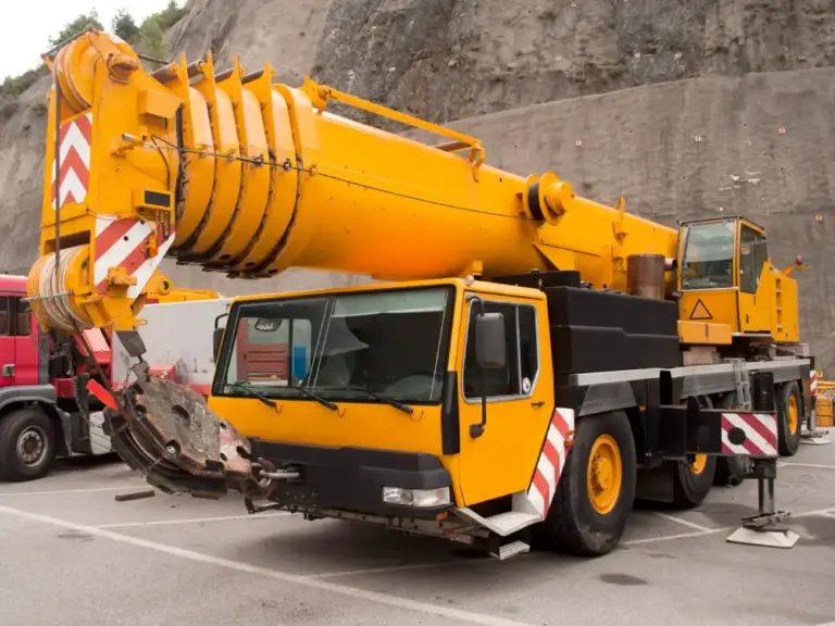 Crane Rental Cost Per Day for Construction Projects